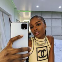 Leomie anderson with new iphone