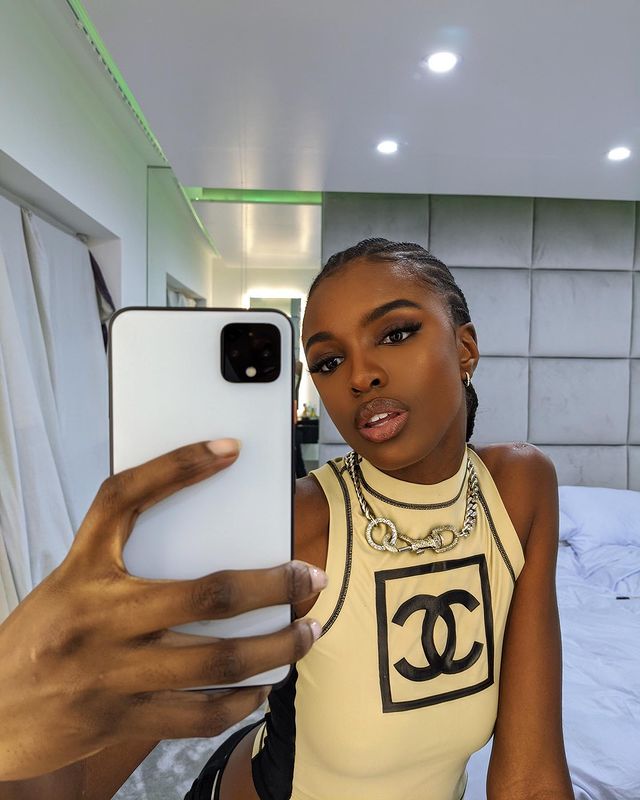Leomie anderson with new iphone