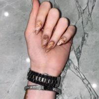 Winnie harlow left hand finger nails painted
