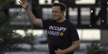 Elon Musk Spacex Wave.jpg